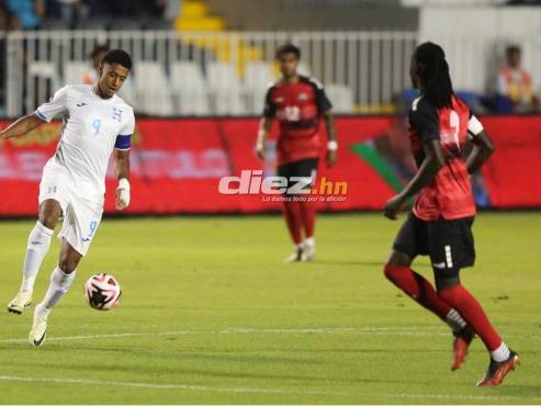 Choco Lozano domina la esférica ante la marca de Aubrey David. FOTOS: David Romero | Andro Rodríguez.