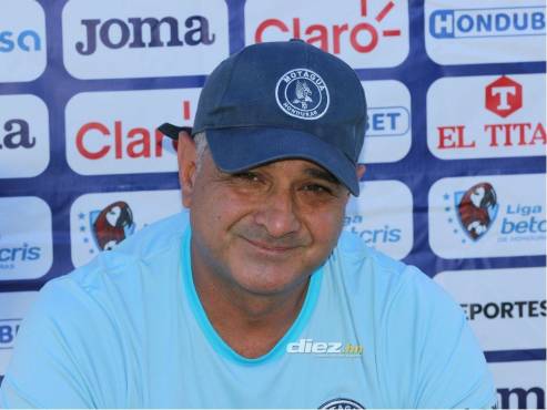 Diego Vázquez no adelantó el equipo titular ante Marathón y destacó el compromiso que tiene el Motagua en el Clausura 2024. FOTO: David Romero.