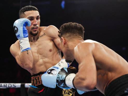 Teófimo López, por decisión unánime, derrota a Jamaine Ortiz y retiene el Título Mundial del Peso Superligero del Boxeo