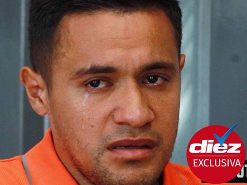 Roger Rojas se retiró del fútbol por causa de una enfermedad en sus riñones.