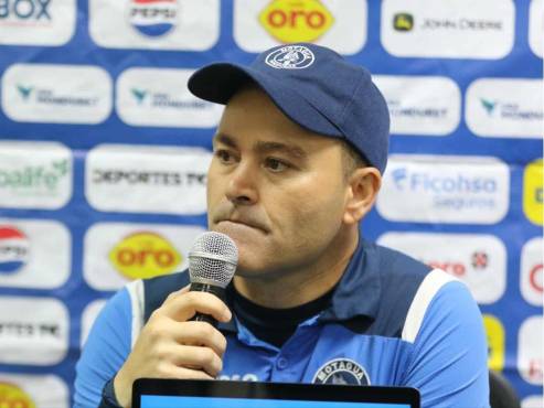 Javier López atendió la conferencia de prensa tras el 3-2 del Motagua ante Olancho FC. FOTO: David Romero.