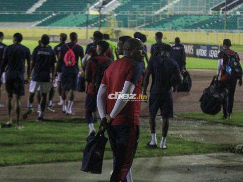 La Selección Cubana chocó con el entreno de la Selección de Honduras en el estadio Félix Sánchez. FOTO: Ángel Medina.