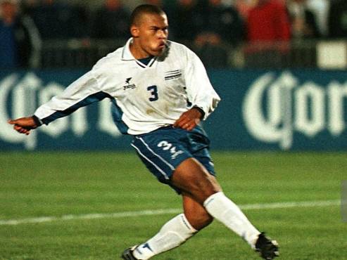 Momento de la ejecución de penal que nos llevó a los primeros Juegos Olímpicos a nivel de fútbol.