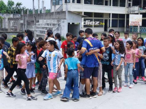 Shin Fujiyama es una persona muy querida por los niños de Honduras, ya que ^l ha brindado un apoyo increíble.