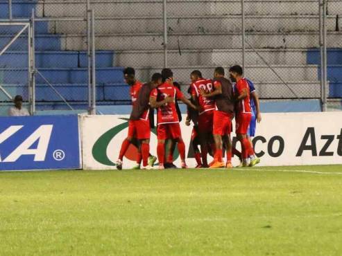 Tropezón del Olimpia ante Real Sociedad y varios se le acercan en el liderato sobre la recta final del torneo; Un 'Virus' los vacunó