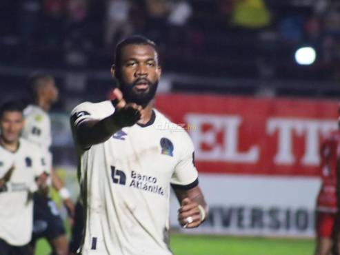 Jorge Benguché celebrando el primer gol del partido en Tocoa. FOTOS: Cortesía José Luis Barralaga.