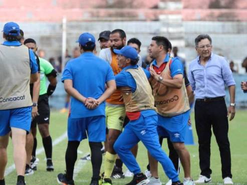 Comisión de Disciplina confirma el castigo a Pedro Troglio tras el careo con cuarto árbitro del partido Victoria-Olimpia