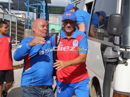 Pedro Troglio en su llegada al Estadio Nacional Chelato Uclés. FOTOS: Andro Rodríguez | David Romero.