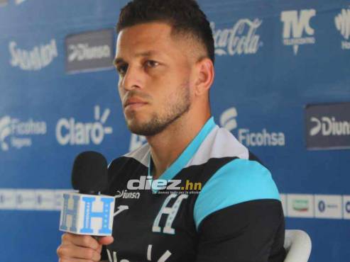 Marcelo Santos en conferencia de prensa en el Hotel de Concentraciones de Honduras en Siguatepeque. FOTO: Alex Pérez.