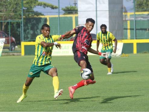 Parrillas One sufrió para doblegar al Lone en la jornada tres del grupo C. FOTO: Neptalí Romero.