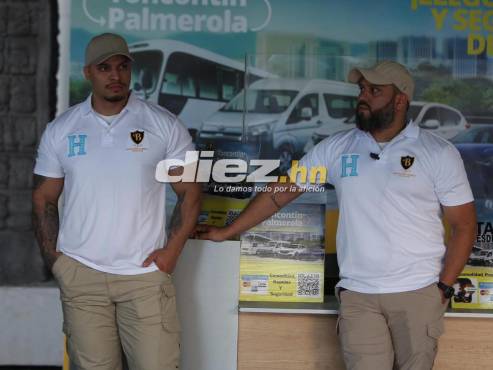 Los dos escoltas delegados por Fenafuth para la Selección de Honduras en territorio catracho. FOTO: Andro Rodríguez
