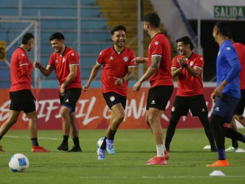 El Xelajú, durante su entrenamiento en el estadio Nacional en la previa del partido contra Olimpia por la Copa Centroamericana de Concacaf.