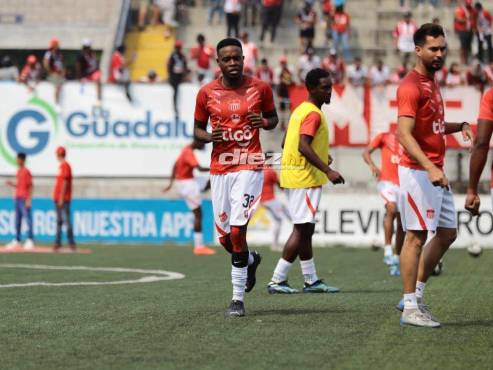 El Vida hace los trabajos precompetitivos en la cancha del Emilio Williams de Choluteca. FOTO: Esaú Ocampo.
