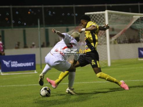 45+2’: MEDIO TIEMPO: GÉNESIS 0-1 OLIMPIA. FOTO: Andro Rodríguez.