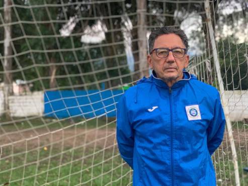 Salomón Nazar es el DT del momento en Honduras. Dirigirá su segunda semis.