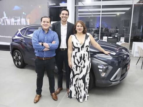 Ejecutivos de Excel y Hyundai presentan oficialmente la renovada sucursal en Tegucigalpa durante un evento especial con invitados y medios de comunicación.