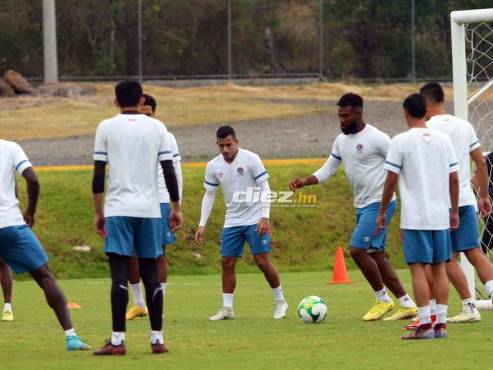 Edwin Rodríguez se baja del avión y sin perder tiempo se incorpora a los entrenamientos del Olimpia