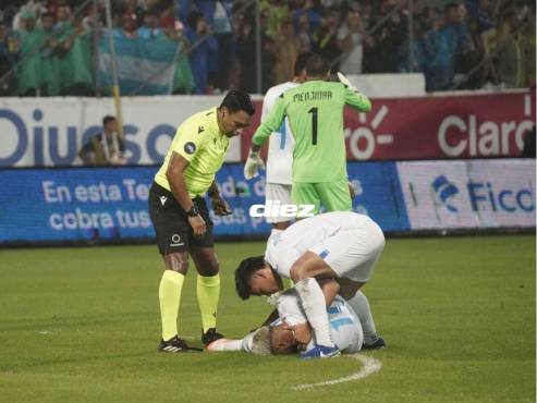 Alexander López pidió el cambio, todo indica que Bryan Acosta ingresará al campo de juego. FOTOS: Neptalí Romero | Mauricio Ayala | Yoseph Amaya | Héctor Edu.
