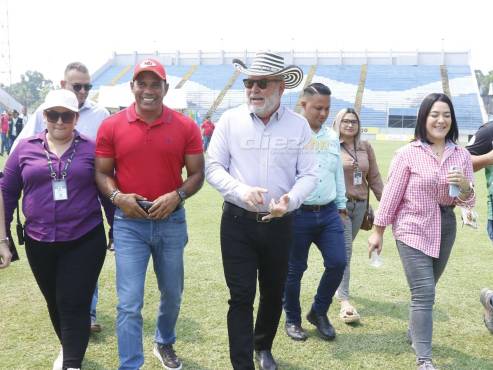Mario Moncada y Roberto Contreras recorrieron el terreno de juego del Morazán. FOTOS: Mauricio Ayala.