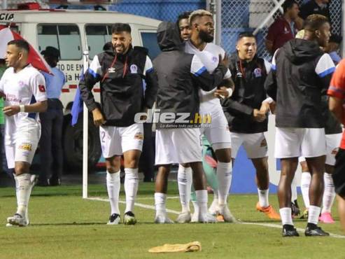 La celebración de los jugadores de Olimpia en el doblete de Yustin Arboleda. FOTOS: Estalin Irías | David Romero.