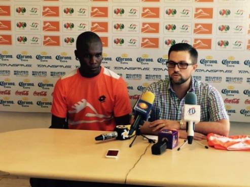 Rubilio Castillo comparece ante los medios de comunicación en Tamaulipas.