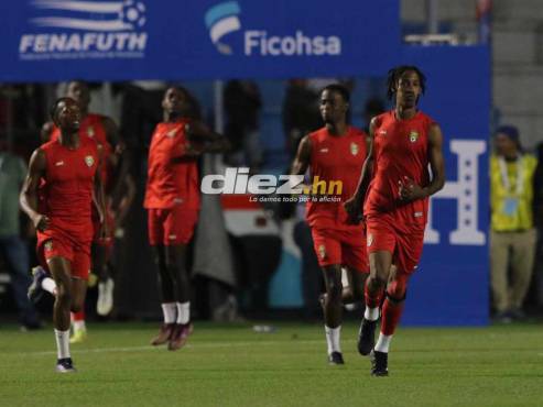 La Selección de Granada entrena en el engramillado del Nacional de Tegucigalpa. FOTOS: Alex Pérez | Andro Rodríguez.