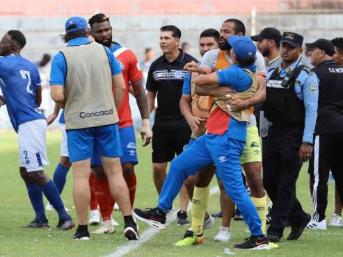 Troglio, cara a cara con el árbitro que determinó su expulsión en el Victoria-Olimpia, ¿qué se dijeron?