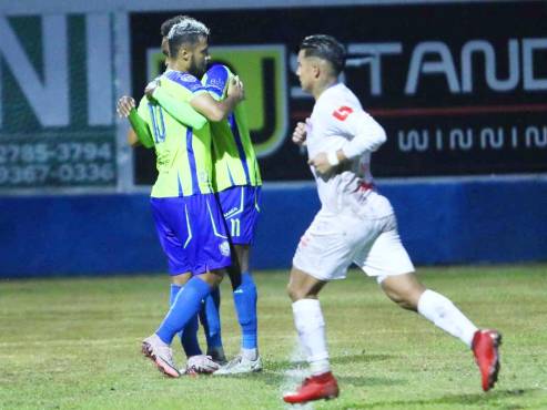 Edwin Solani se pone nuevamente la capa de goleador y le regala triunfo a Olimpia sobre Olancho FC