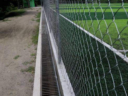 Las autoridades justifican el aumento del costo del proyecto debido a la construcción de los cercos perimetrales y cunetas. FOTO: Alex Perez.