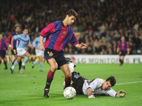 8 Mar 2001: Gerard of Barcelona rounds Jose Pinto of Celta Vigo but still manages to miss a great goalscoring chance during the UEFA Cup Quarter Finals match played at the Nou Camp, in Barcelona, Spain. Barcelona won the match 2-1. \ Mandatory Credit: Alex Livesey /Allsport