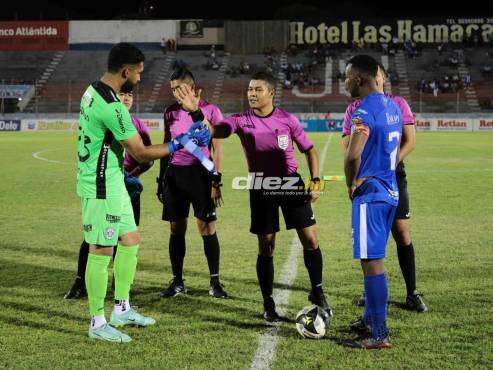 Marathón vs Victoria ya están jugando en el estadio Ceibeño por la finalización de la fecha 17. FOTO: Esaú Ocampo.