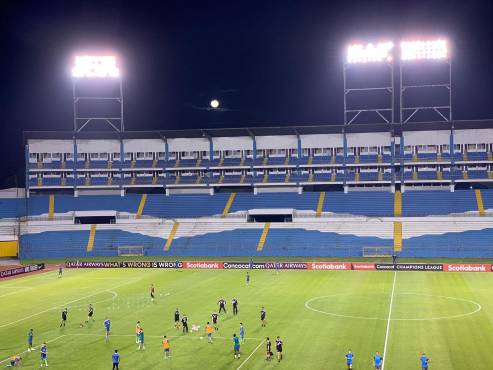 ¿Cómo se vive desde adentro un partido a puertas cerradas? El ambiente del vacío Motagua vs Seattle desde el ojo periodístico