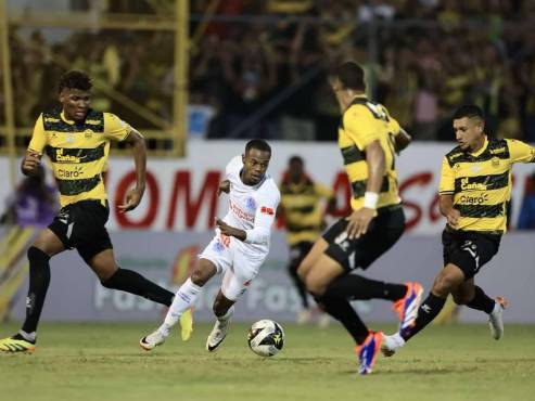 Solani lo logró perforar el arco de los aurinegros.
