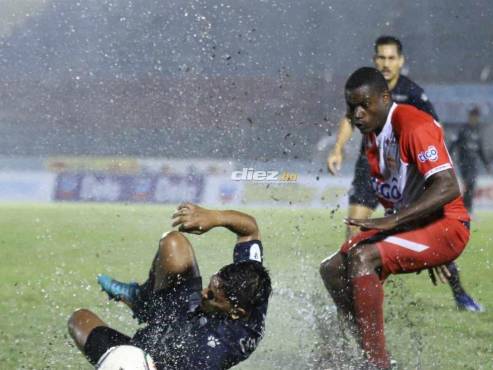 El Vida está cayendo ante Real España y se está comprometiendo en los últimos lugares del torneo. FOTO: Esaú Ocampo.
