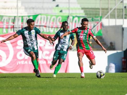 Denovan Torres se puso la capa de héroe y evitó la derrota de Juticalpa FC ante un Marathón que no tuvo fortuna en definición