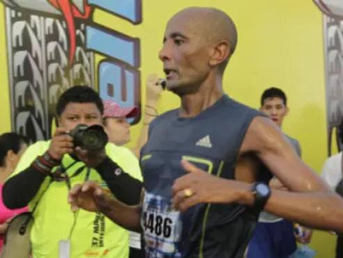 Alene Reta, etíope que tocó la gloria, ganó por primera vez en 2013; fue la única vez que logró quedar en primer lugar y su tiempo lo colocó en la séptima posición.