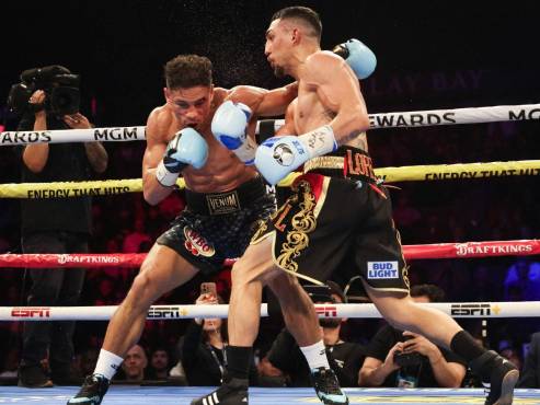 Teófimo López, por decisión unánime, derrota a Jamaine Ortiz y retiene el Título Mundial del Peso Superligero del Boxeo