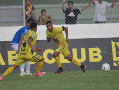 Génesis y Victoria se midieron en el estadio Carlos Miranda de Comayagua.