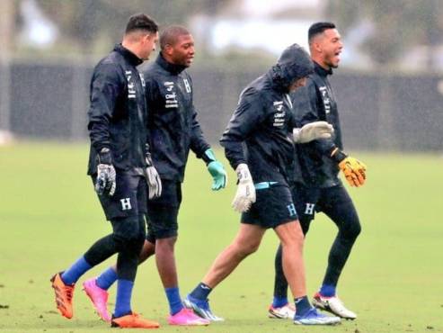 La Selección de Honduras entrenó este lunes sobre un clima lluvioso en Miami, Estados Unidos.
