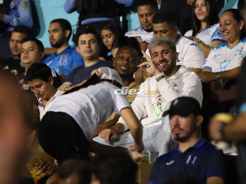 Kevin Álvarez y Agustín Auzmendi sonríen al LENTE DIEZ en el Nacional Chelato Uclés de Tegucigalpa. FOTOS: Mauricio Ayala | Andro Rodríguez | David Romero.