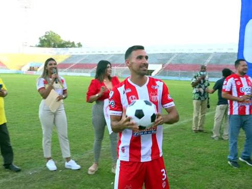 Bornstein fue presentado ante la afición del Vida como un crack.