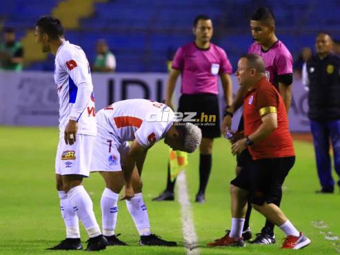 Olimpia no puede romper el cerrojo del arco del Real España. Buba López es la principal figura del partido. FOTOS: Neptalí Romero | Alexis Muñoz.