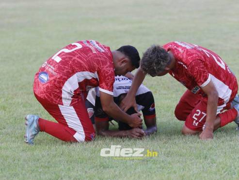 Los jugadores del Deportes Savio no pudieron contener la lágrimas.