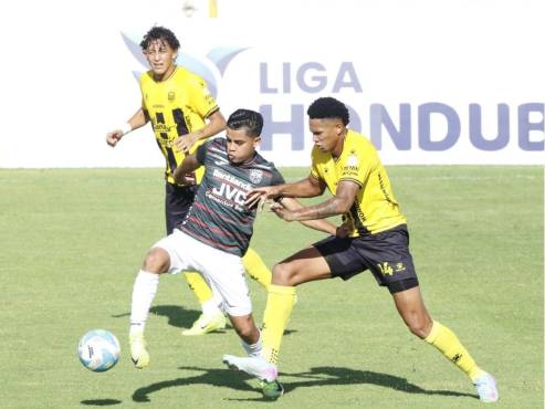 Real España venció al Marathón con gol de Jack Baptiste. FOTOS: Franklin Muñoz | Neptalí Romero | Mauricio Ayala.