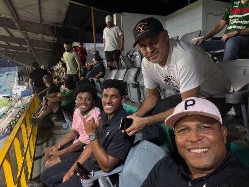 Carlos Pavón, extécnico del Marathón está presente en el Estadio Morazán de San Pedro Sula.