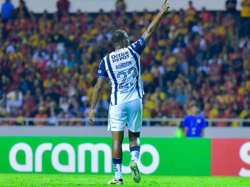 Salomón Rondón anotó triplete para el Pachuca ante Herediano en la ida de cuartos de final.
