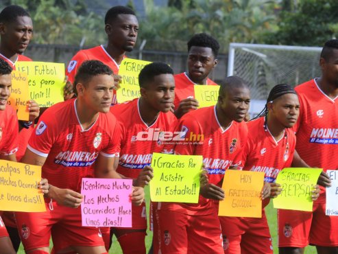 Los mensajes destacados de los jugadores de la Real Sociedad a su afición en el Estadio Francisco Martínez de Tocoa. FOTO: Neptalí Romero.