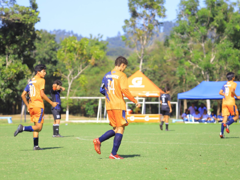 Roberto Carranza (#14) abrió la cuenta para la Freedom ante Seran con soberbio remate a distancia. FOTO: Moisés Valenzuela.