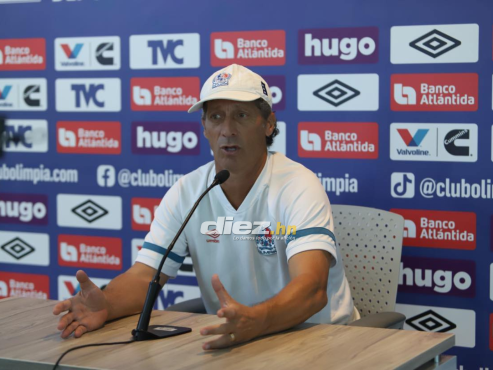 Pedro Troglio habló ante los medios de prensa en el Centro de Alto Rendimiento José Rafael Ferrari. FOTO: Marvin Salgado.