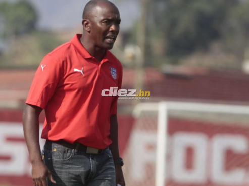 En Liga Nacional, Denilson Costa dirigió al extinto Necaxa de Choluteca, club que le dio la primera oportunidad de dirigir en Liga Nacional.